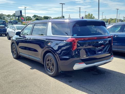 New 2026 Kia Carnival FWD image 4