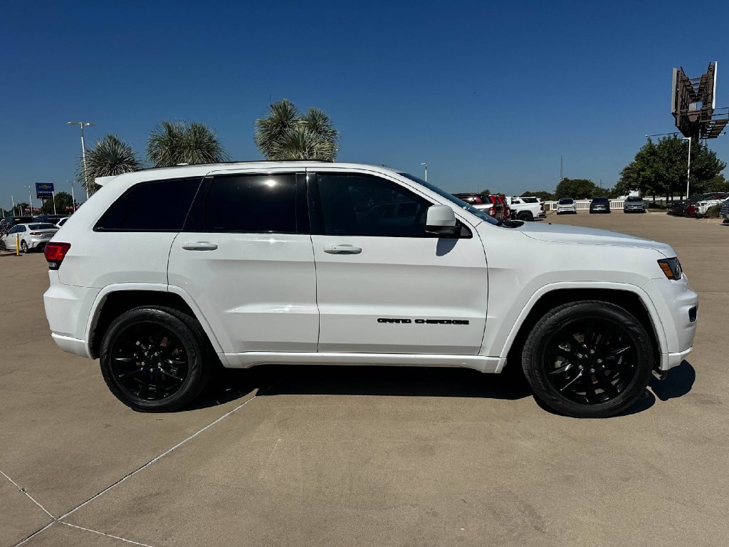 Used 2021 Jeep Grand Cherokee Laredo X RWD image 2