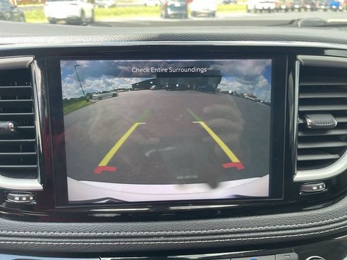 Used 2024 Chrysler Pacifica Touring-L AWD/4WD image 21