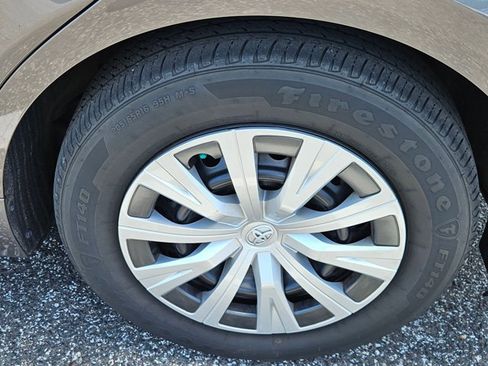 Used 2020 Toyota Camry LE FWD image 5