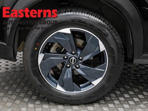 Used 2024 Nissan Rogue SV image 30