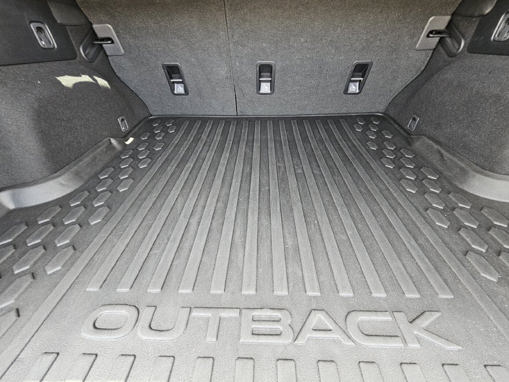 Used 2025 Subaru Outback Onyx Edition AWD/4WD image 33