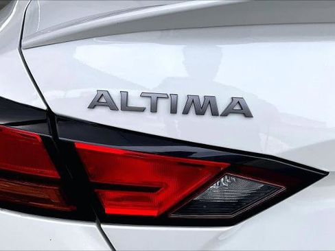 Certified 2024 Nissan Altima 2.5 SR w/ SR Premium Package FWD image 10