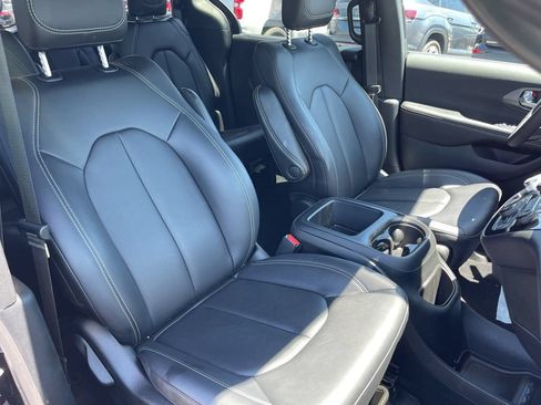 Used 2026 Chrysler Pacifica Select FWD image 23