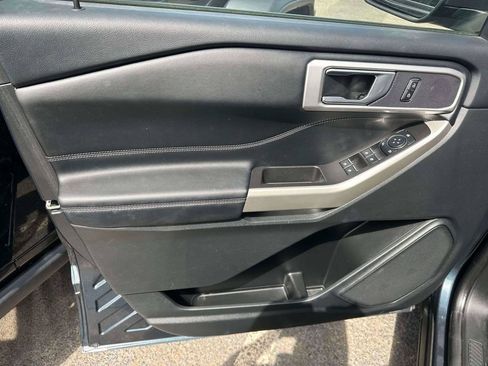 Used 2023 Ford Explorer XLT w/ Equipment Group 202A AWD/4WD image 16