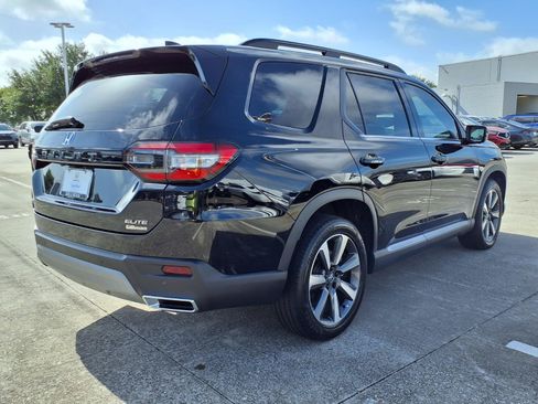Used 2025 Honda Pilot Elite image 24