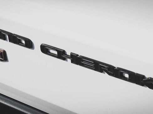 Used 2017 Jeep Grand Cherokee Limited 75th Anniversary image 24