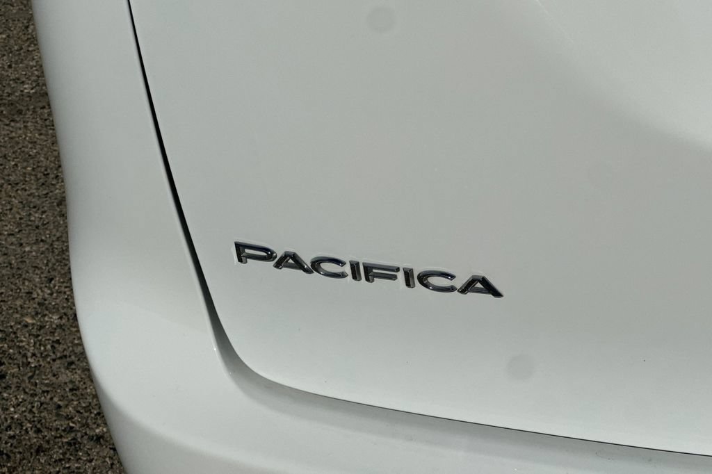 Used 2021 Chrysler Pacifica Touring FWD image 27