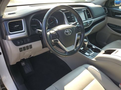 Used 2019 Toyota Highlander XLE AWD/4WD image 8