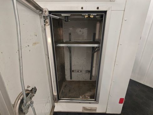 Used 2016 Ford E-350 and Econoline 350 Super Duty w/ Power Windows & Locks Group image 25