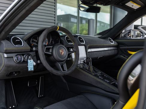 Used 2025 Porsche 718 Cayman GT4 RS RWD image 4