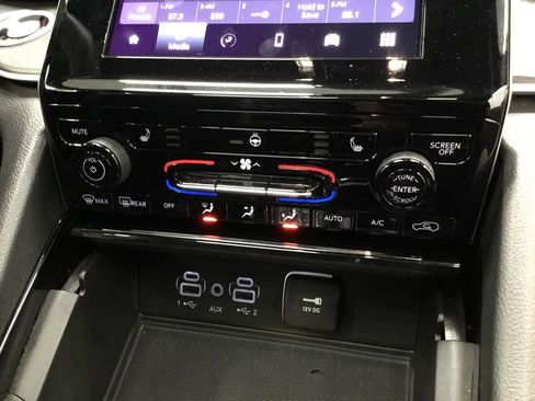 Used 2023 Jeep Grand Cherokee Altitude AWD/4WD image 28