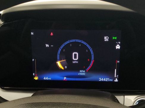 Used 2025 Chevrolet Trax LT FWD image 17