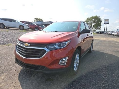 Used 2020 Chevrolet Equinox LS w/ LS Convenience Package AWD/4WD image 2