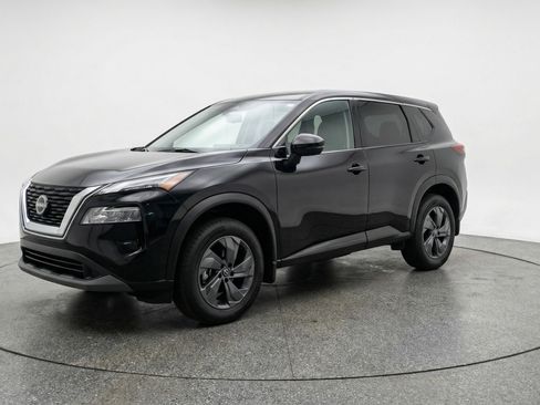 Used 2025 Nissan Rogue SV image 3