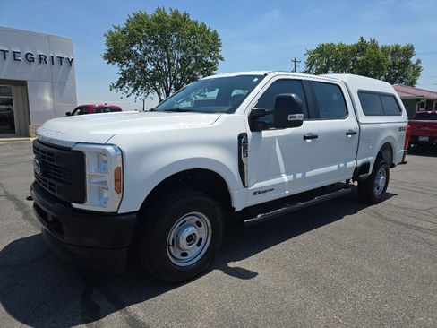 Used 2025 Ford F250 XL AWD/4WD image 2