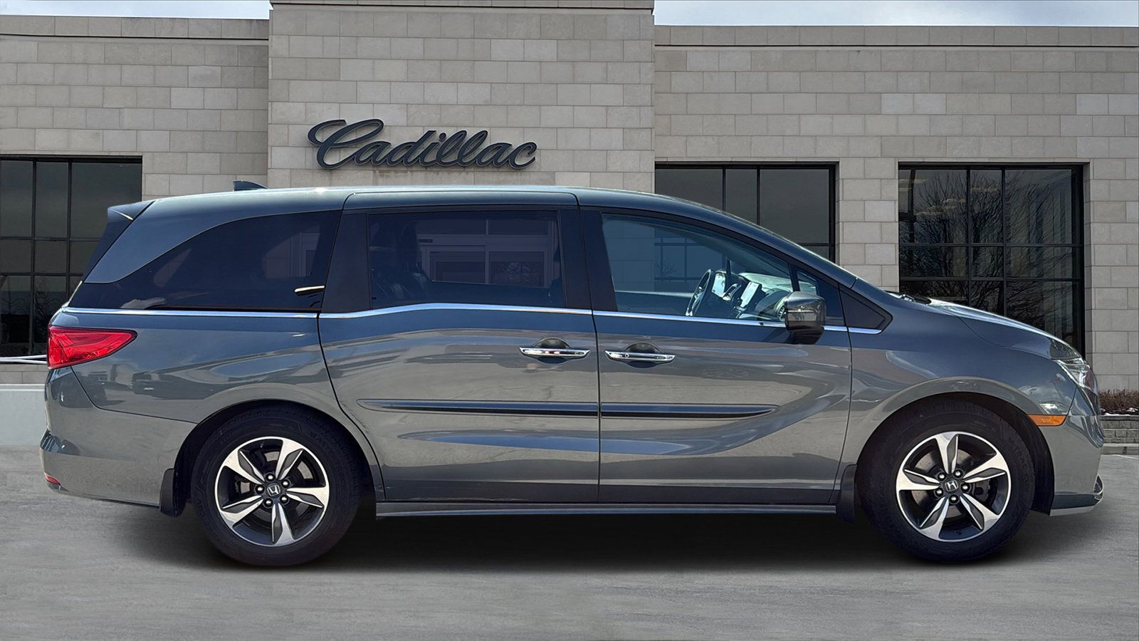 Used 2018 Honda Odyssey Touring image 2