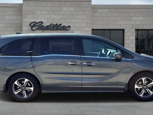Used 2018 Honda Odyssey Touring image 2