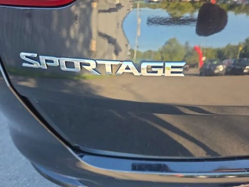 Used 2020 Kia Sportage LX AWD/4WD image 16