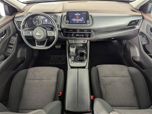 Used 2023 Nissan Rogue SV image 15