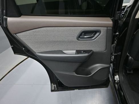 Used 2023 Nissan Rogue S FWD image 27