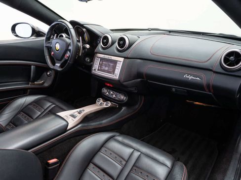 Used 2014 Ferrari California RWD image 13