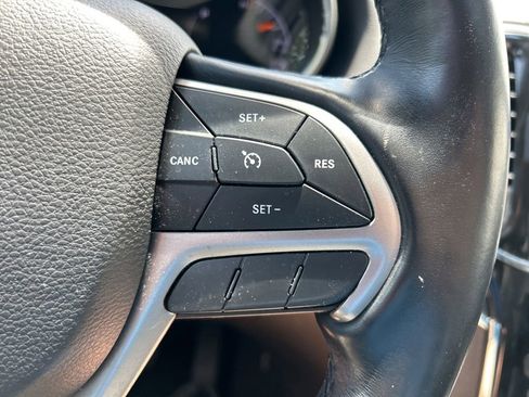 Used 2022 Jeep Grand Cherokee Limited image 21