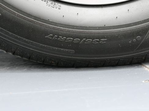Used 2021 Chrysler Pacifica Touring-L FWD image 41