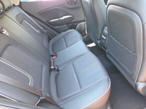 New 2025 Hyundai Venue Limited image 18