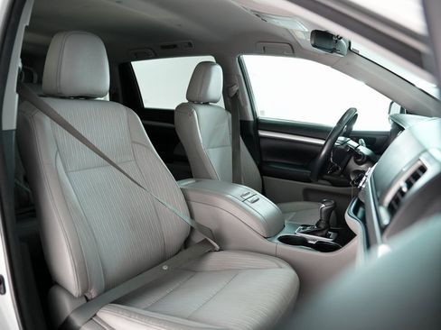 Used 2018 Toyota Highlander Plus image 59