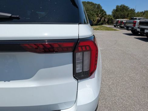 New 2026 Ford Explorer Active RWD image 10