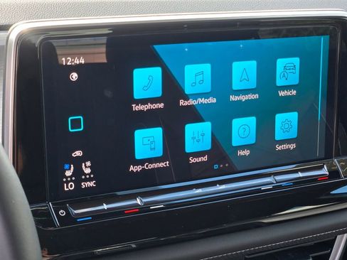 Certified 2025 Volkswagen Atlas Cross Sport SE FWD image 19