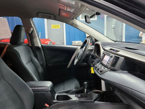 Used 2014 Toyota RAV4 LE image 11