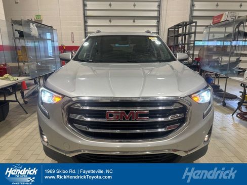Used 2019 GMC Terrain SLT w/ Preferred Package FWD image 1