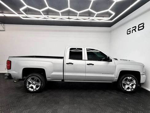Used 2017 Chevrolet Silverado 1500 Custom w/ Custom Convenience Package RWD image 9