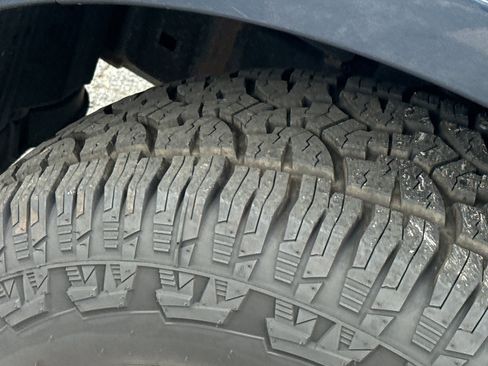 Used 2019 Nissan Frontier SV image 11