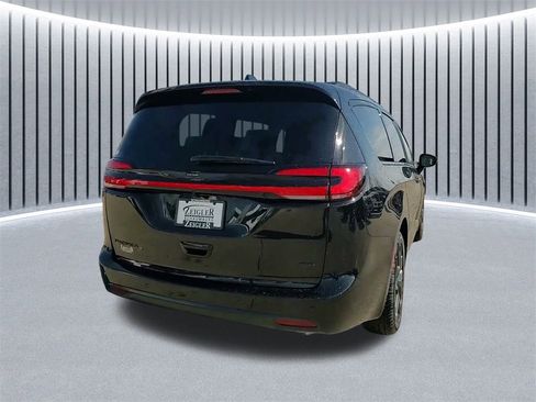New 2026 Chrysler Pacifica Select w/ S Appearance Package image 11