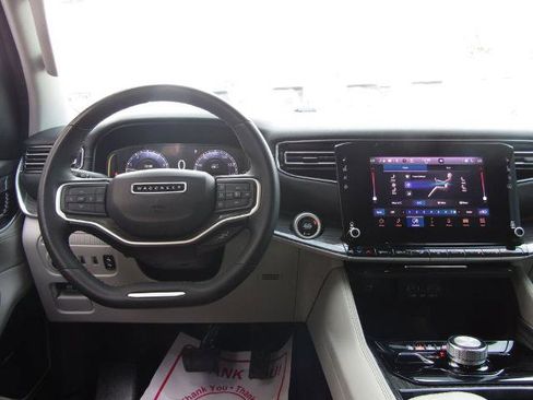 Used 2022 Jeep Wagoneer Series II AWD/4WD image 5