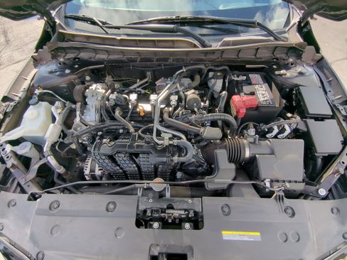 Used 2024 Nissan Altima 2.5 SR FWD image 32