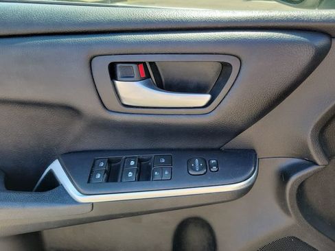 Used 2017 Toyota Camry SE FWD image 18
