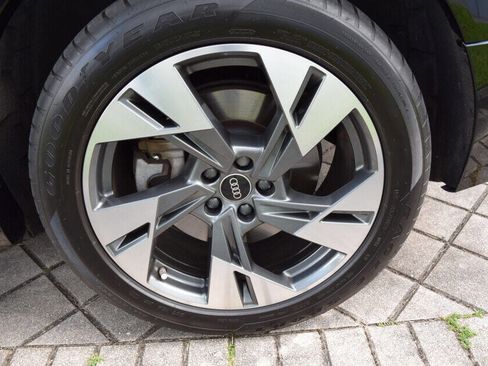 Used 2022 Audi e-tron Premium image 86