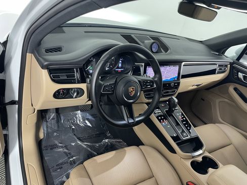 Certified 2023 Porsche Macan AWD/4WD image 4