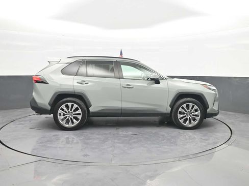 Used 2022 Toyota RAV4 XLE Premium AWD/4WD image 9