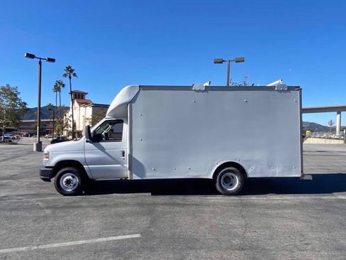 Used 2013 Ford E-450 and Econoline 450 Super Duty w/ PWR Locks & Windows Group RWD image 7
