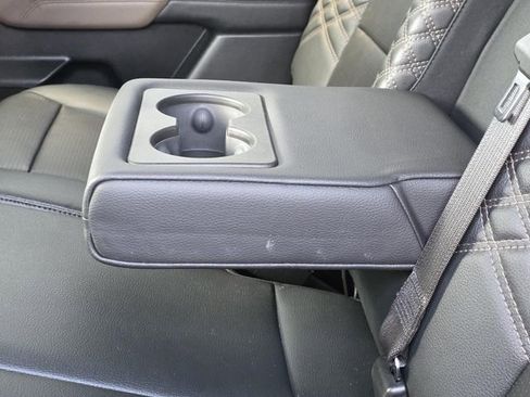 Used 2023 GMC Canyon Denali image 11