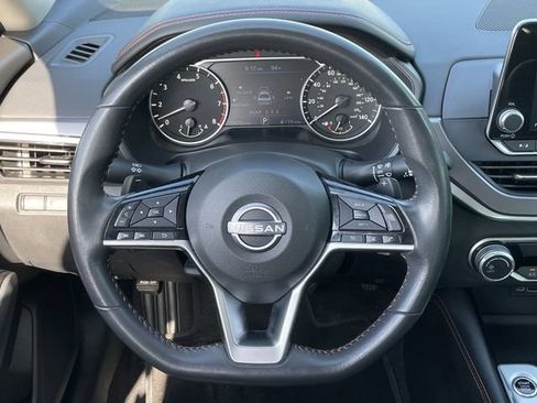 Used 2024 Nissan Altima 2.5 SR FWD image 12