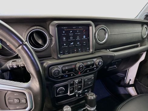 Used 2022 Jeep Wrangler Unlimited Sahara AWD/4WD image 26