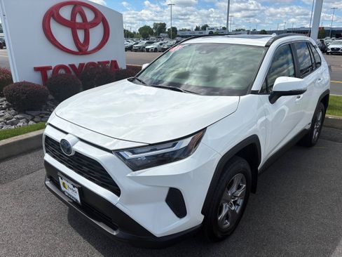 Used 2023 Toyota RAV4 XLE w/ Convenience Package AWD/4WD image 10