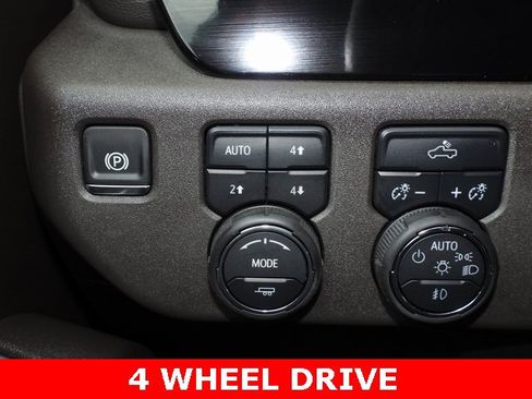 Used 2025 Chevrolet Silverado 2500 LT image 17