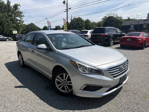 Used 2017 Hyundai Sonata SE FWD image 4